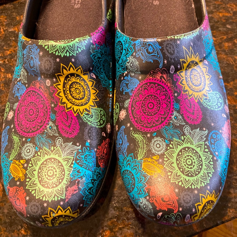 Crocs nursing shoes size 9, worn twice.